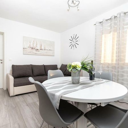 Apartamento Apartman Topic Kaštela Exterior foto