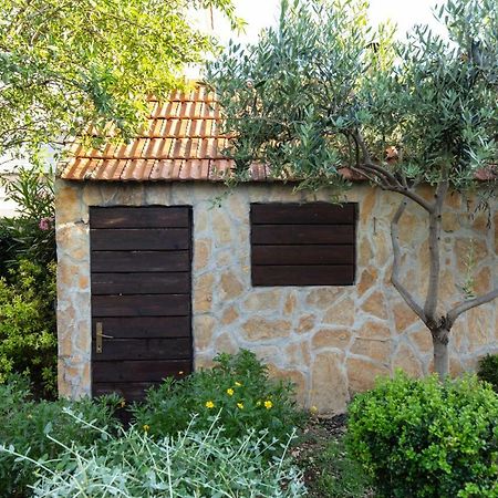 Apartamento Apartman Topic Kaštela Exterior foto