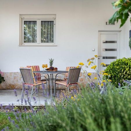 Apartamento Apartman Topic Kaštela Exterior foto