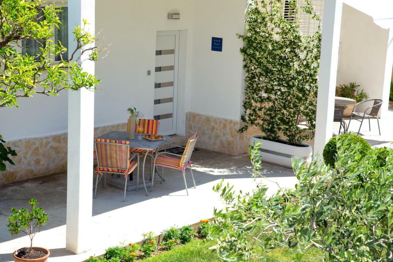 Apartamento Apartman Topic Kaštela Exterior foto