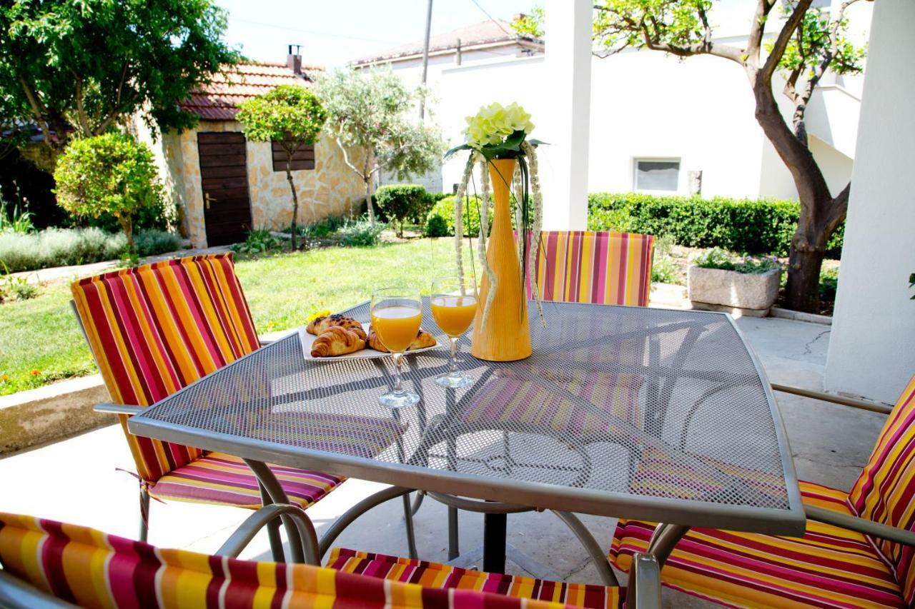 Apartamento Apartman Topic Kaštela Exterior foto