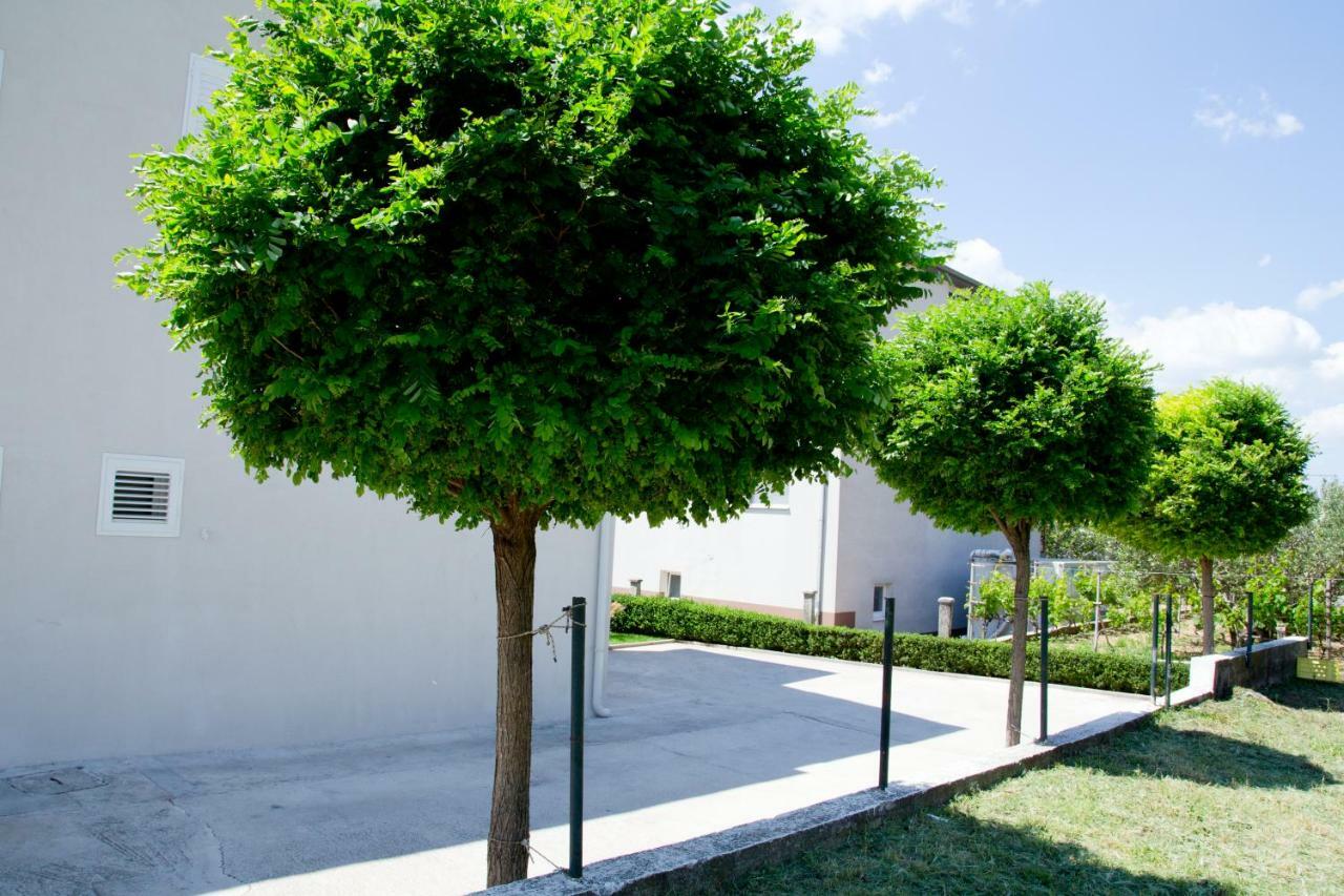 Apartamento Apartman Topic Kaštela Exterior foto