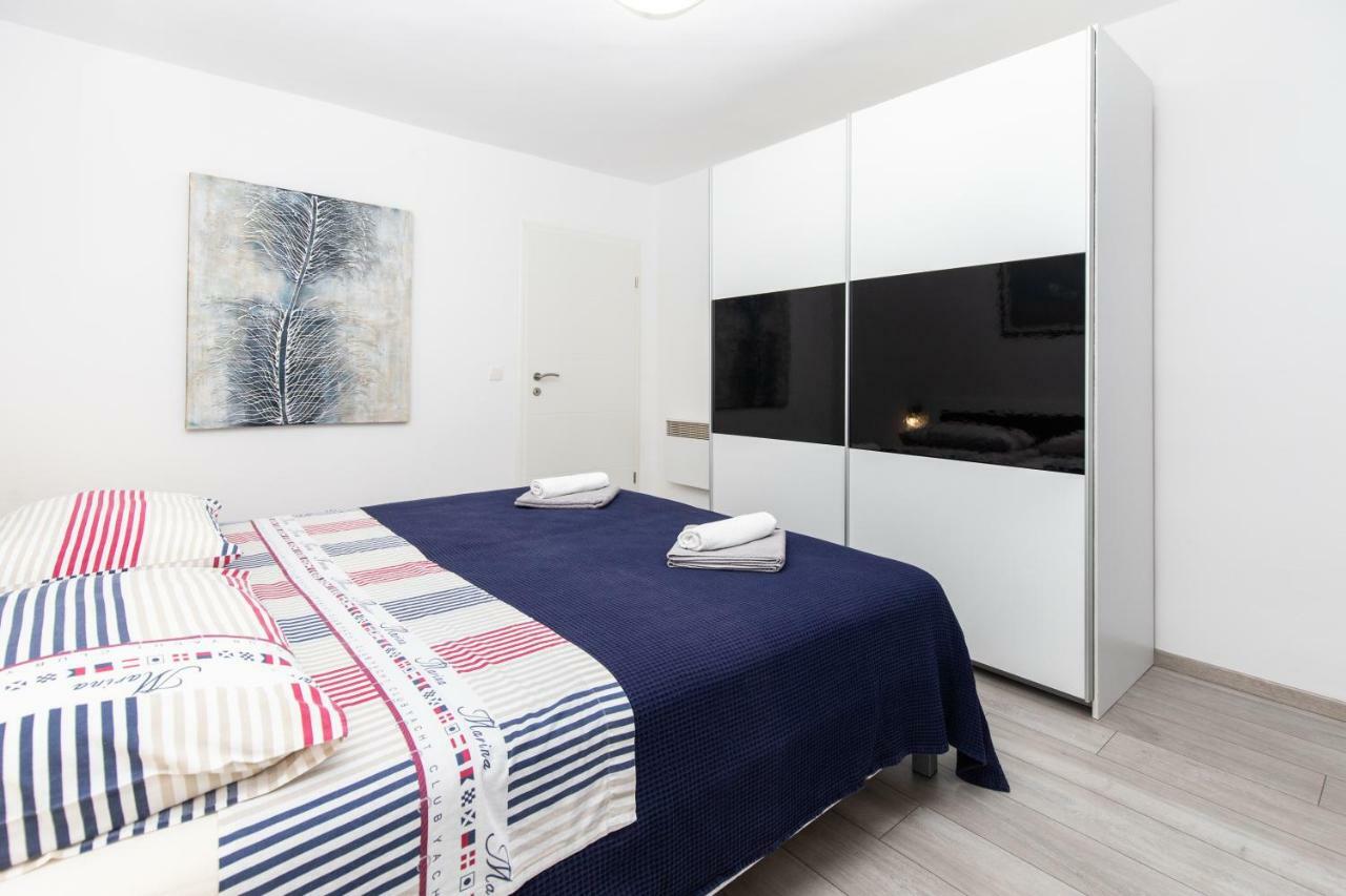 Apartamento Apartman Topic Kaštela Exterior foto