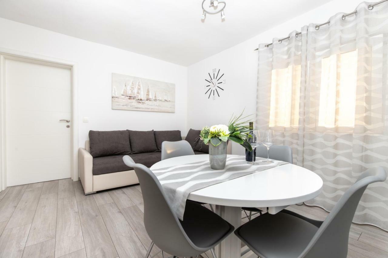 Apartamento Apartman Topic Kaštela Exterior foto
