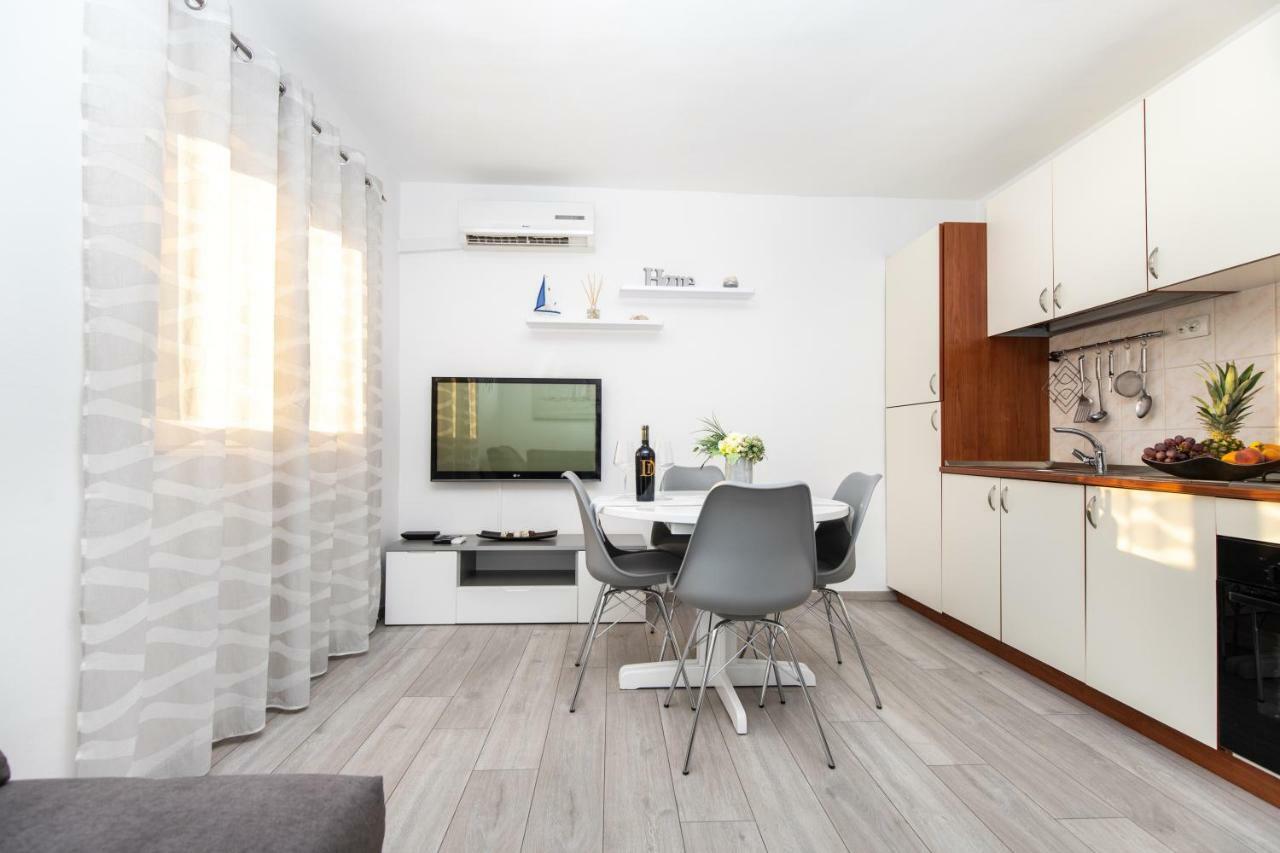 Apartamento Apartman Topic Kaštela Exterior foto